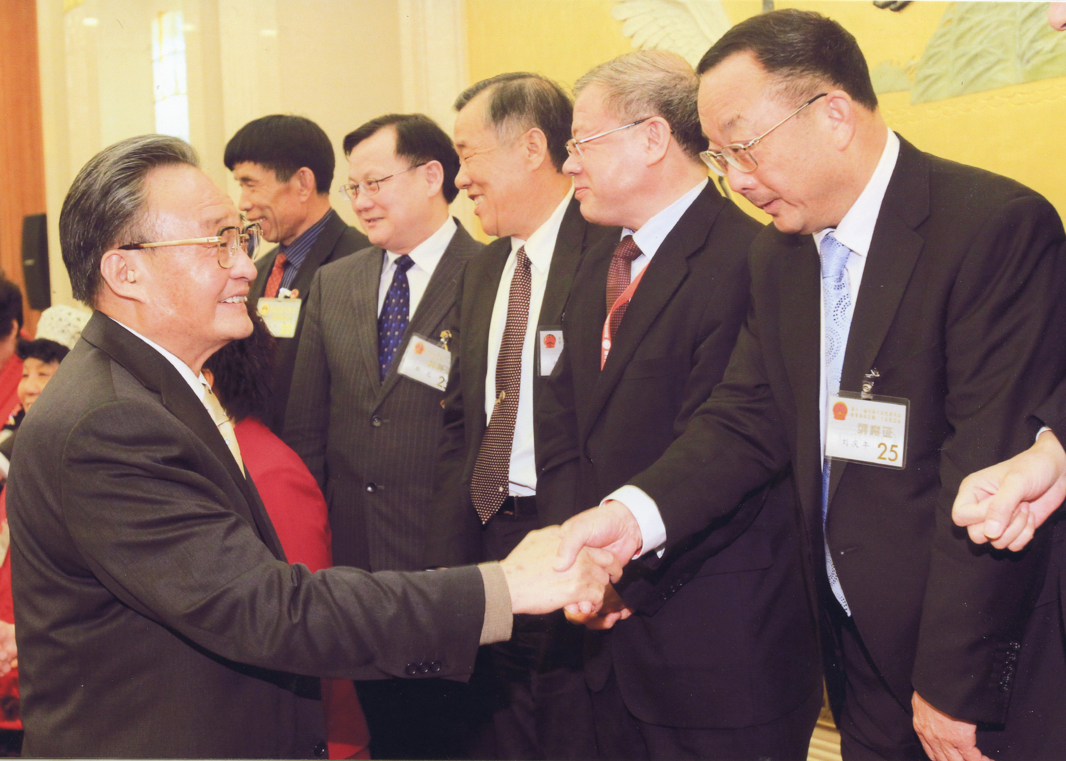 在十一屆全國人大常委會25次會議上，時任吳邦國委員長親切接見集團創始人劉慶年